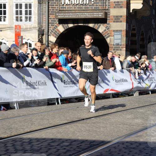 06.10.2024 - 19. swb-Marathon Bremen Strokosch-Dieckow http://msf.ph/oto/7361868 06.10.2024 10:34:38 Ziel 8442, 8531, 8655, 8681 meine-sportfotos.de