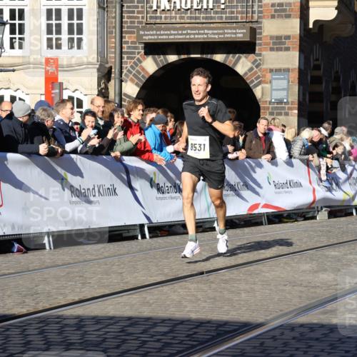 06.10.2024 - 19. swb-Marathon Bremen Strokosch-Dieckow http://msf.ph/oto/7361876 06.10.2024 10:34:38 Ziel 8442, 8531, 8655, 8681 meine-sportfotos.de