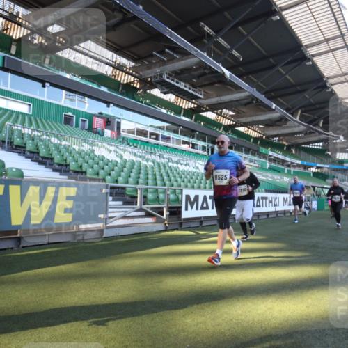 06.10.2024 - 19. swb-Marathon Bremen Yannick Fuchs http://msf.ph/oto/7361894 06.10.2024 10:29:23 Laufen im Stadion 7099, 7117, 7290, 7334, 7370, 7372, 7384, 7590, 7671, 7683, 7714, 7768, 7800, 7825, 7983, 7992, 8001, 8018, 8092, 8098, 8156, 8157, 8158, 8215, 8252, 8330, 8336, 8424, 8443, 8458, 8461, 8522, 8525, 8570, 8575, 8596, 8604, 8609, 8828, 8835, 8843, 8875, 8894, 8925, 8951, 8953, 8965, 9001, 9014, 9066, 9106 meine-sportfotos.de