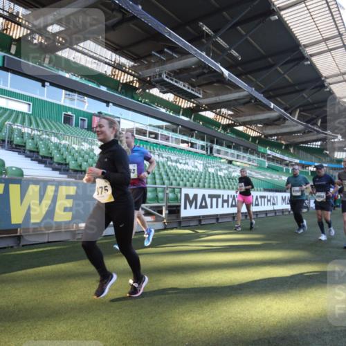 06.10.2024 - 19. swb-Marathon Bremen Yannick Fuchs http://msf.ph/oto/7361921 06.10.2024 10:29:26 Laufen im Stadion 7066, 7117, 7194, 7290, 7334, 7370, 7372, 7384, 7671, 7683, 7706, 7714, 7768, 7800, 7825, 7870, 7931, 7983, 7992, 8001, 8092, 8098, 8156, 8157, 8158, 8215, 8252, 8330, 8424, 8443, 8458, 8461, 8522, 8525, 8570, 8575, 8596, 8604, 8609, 8828, 8835, 8843, 8854, 8875, 8894, 8925, 8951, 8953, 9001, 9014, 9066, 9106 meine-sportfotos.de