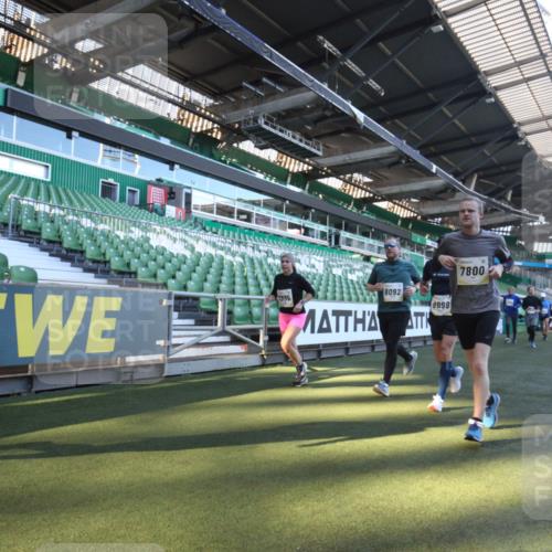 06.10.2024 - 19. swb-Marathon Bremen Yannick Fuchs http://msf.ph/oto/7361929 06.10.2024 10:29:27 Laufen im Stadion 7066, 7117, 7193, 7194, 7290, 7334, 7370, 7372, 7384, 7671, 7683, 7706, 7714, 7768, 7800, 7825, 7870, 7931, 7983, 7992, 8001, 8092, 8098, 8156, 8157, 8158, 8215, 8252, 8330, 8424, 8443, 8458, 8461, 8522, 8525, 8570, 8575, 8596, 8604, 8609, 8828, 8835, 8843, 8854, 8875, 8894, 8925, 8951, 8953, 9001, 9014, 9066, 9106 meine-sportfotos.de