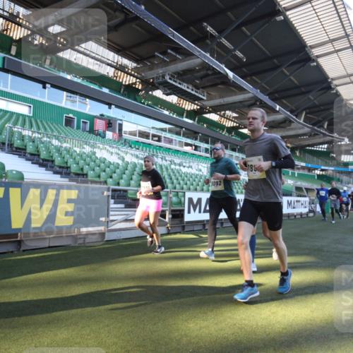 06.10.2024 - 19. swb-Marathon Bremen Yannick Fuchs http://msf.ph/oto/7361932 06.10.2024 10:29:28 Laufen im Stadion 7060, 7061, 7066, 7117, 7193, 7194, 7290, 7334, 7370, 7372, 7384, 7671, 7683, 7706, 7714, 7768, 7800, 7825, 7870, 7931, 7983, 7992, 8001, 8092, 8098, 8156, 8157, 8158, 8215, 8252, 8330, 8424, 8443, 8458, 8461, 8522, 8525, 8570, 8575, 8596, 8604, 8609, 8828, 8835, 8843, 8854, 8875, 8894, 8925, 8951, 8953, 9001, 9066, 9106 meine-sportfotos.de