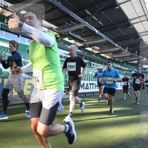 06.10.2024 - 19. swb-Marathon Bremen Yannick Fuchs http://msf.ph/oto/7361964 06.10.2024 10:29:32 Laufen im Stadion 7060, 7061, 7066, 7117, 7193, 7194, 7290, 7334, 7370, 7372, 7384, 7451, 7542, 7683, 7706, 7714, 7768, 7800, 7823, 7825, 7870, 7931, 7983, 7989, 7992, 8001, 8092, 8098, 8156, 8157, 8158, 8215, 8252, 8330, 8424, 8458, 8461, 8522, 8525, 8570, 8575, 8596, 8604, 8609, 8767, 8828, 8835, 8843, 8854, 8875, 8894, 8925, 8951, 8953, 8954, 9001, 9066, 9106 meine-sportfotos.de