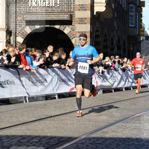 06.10.2024 - 19. swb-Marathon Bremen Strokosch-Dieckow http://msf.ph/oto/7361983 06.10.2024 10:34:49 Ziel 8442, 8681, 8791 meine-sportfotos.de