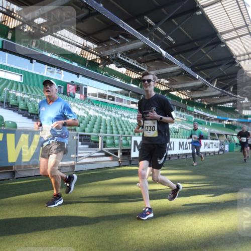 06.10.2024 - 19. swb-Marathon Bremen Yannick Fuchs http://msf.ph/oto/7361985 06.10.2024 10:29:34 Laufen im Stadion 7060, 7061, 7066, 7117, 7193, 7194, 7290, 7334, 7370, 7372, 7384, 7451, 7542, 7683, 7696, 7706, 7714, 7768, 7800, 7823, 7870, 7931, 7983, 7989, 7992, 8001, 8092, 8098, 8156, 8157, 8158, 8215, 8252, 8330, 8362, 8424, 8458, 8461, 8522, 8525, 8570, 8575, 8596, 8604, 8609, 8767, 8828, 8835, 8843, 8854, 8875, 8894, 8925, 8951, 8953, 8954, 9001, 9066, 9106 meine-sportfotos.de