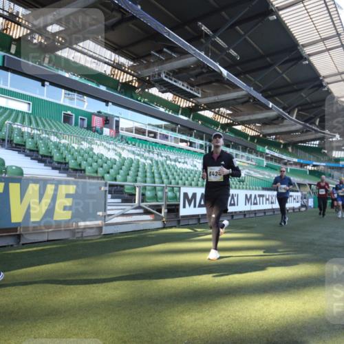 06.10.2024 - 19. swb-Marathon Bremen Yannick Fuchs http://msf.ph/oto/7362007 06.10.2024 10:29:39 Laufen im Stadion 7060, 7061, 7066, 7117, 7193, 7194, 7334, 7340, 7370, 7372, 7384, 7451, 7542, 7696, 7706, 7714, 7768, 7784, 7800, 7823, 7870, 7931, 7983, 7989, 7992, 8001, 8092, 8098, 8156, 8157, 8158, 8215, 8252, 8330, 8362, 8424, 8458, 8522, 8525, 8570, 8575, 8609, 8763, 8767, 8835, 8854, 8875, 8894, 8925, 8951, 8953, 8954, 9001, 9066, 9106 meine-sportfotos.de