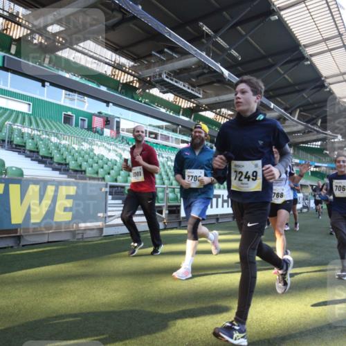 06.10.2024 - 19. swb-Marathon Bremen Yannick Fuchs http://msf.ph/oto/7362034 06.10.2024 10:29:43 Laufen im Stadion 7060, 7061, 7066, 7117, 7146, 7193, 7194, 7334, 7340, 7370, 7372, 7384, 7451, 7542, 7620, 7696, 7706, 7714, 7768, 7784, 7800, 7823, 7870, 7931, 7983, 7989, 7992, 8001, 8092, 8098, 8156, 8215, 8330, 8362, 8424, 8458, 8522, 8525, 8570, 8575, 8609, 8629, 8763, 8767, 8768, 8835, 8854, 8869, 8875, 8925, 8951, 8953, 8954, 9001, 9066 meine-sportfotos.de