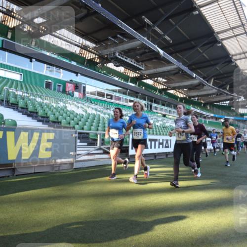 06.10.2024 - 19. swb-Marathon Bremen Yannick Fuchs http://msf.ph/oto/7362040 06.10.2024 10:29:45 Laufen im Stadion 7060, 7061, 7066, 7117, 7146, 7176, 7193, 7194, 7334, 7340, 7370, 7372, 7384, 7451, 7542, 7620, 7696, 7706, 7714, 7768, 7784, 7800, 7823, 7870, 7931, 7983, 7989, 7992, 8001, 8092, 8098, 8109, 8215, 8330, 8362, 8424, 8458, 8525, 8570, 8575, 8609, 8629, 8763, 8767, 8768, 8835, 8854, 8869, 8875, 8925, 8951, 8953, 8954, 9001, 9066 meine-sportfotos.de