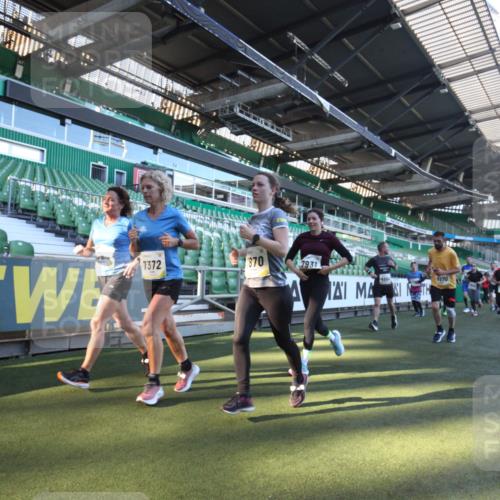 06.10.2024 - 19. swb-Marathon Bremen Yannick Fuchs http://msf.ph/oto/7362051 06.10.2024 10:29:46 Laufen im Stadion 7060, 7061, 7066, 7117, 7146, 7176, 7193, 7194, 7334, 7340, 7370, 7372, 7384, 7451, 7542, 7620, 7696, 7706, 7714, 7768, 7784, 7800, 7823, 7870, 7931, 7983, 7989, 7992, 8001, 8092, 8098, 8109, 8215, 8330, 8362, 8424, 8458, 8525, 8570, 8575, 8609, 8629, 8763, 8767, 8768, 8803, 8835, 8854, 8869, 8875, 8925, 8951, 8953, 8954, 9001, 9066 meine-sportfotos.de