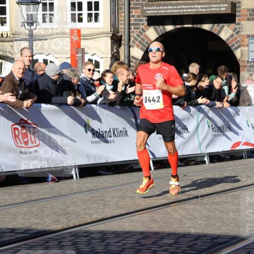 06.10.2024 - 19. swb-Marathon Bremen Strokosch-Dieckow http://msf.ph/oto/7362098 06.10.2024 10:34:51 Ziel 8442, 8681, 8791 meine-sportfotos.de