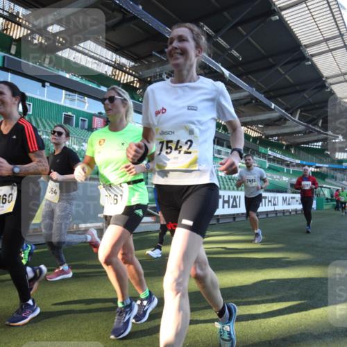 06.10.2024 - 19. swb-Marathon Bremen Yannick Fuchs http://msf.ph/oto/7362102 06.10.2024 10:29:50 Laufen im Stadion 7060, 7061, 7066, 7117, 7146, 7176, 7193, 7194, 7334, 7340, 7361, 7372, 7384, 7412, 7451, 7542, 7620, 7696, 7706, 7714, 7768, 7784, 7800, 7823, 7870, 7931, 7989, 7992, 8001, 8092, 8098, 8109, 8215, 8219, 8330, 8362, 8424, 8458, 8465, 8524, 8570, 8575, 8609, 8629, 8639, 8763, 8767, 8768, 8803, 8834, 8835, 8854, 8869, 8925, 8951, 8953, 8954, 9001, 9066 meine-sportfotos.de
