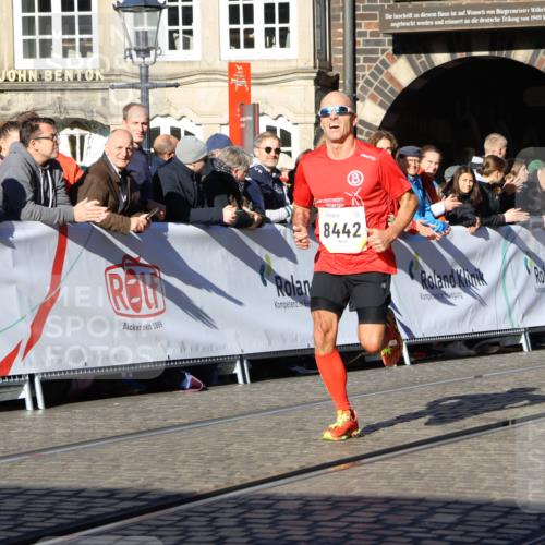 06.10.2024 - 19. swb-Marathon Bremen Strokosch-Dieckow http://msf.ph/oto/7362125 06.10.2024 10:34:52 Ziel 8442, 8681, 8791 meine-sportfotos.de