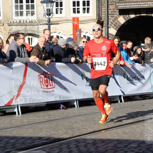 06.10.2024 - 19. swb-Marathon Bremen Strokosch-Dieckow http://msf.ph/oto/7362133 06.10.2024 10:34:52 Ziel 8442, 8681, 8791 meine-sportfotos.de