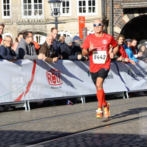 06.10.2024 - 19. swb-Marathon Bremen Strokosch-Dieckow http://msf.ph/oto/7362143 06.10.2024 10:34:52 Ziel 8442, 8681, 8791 meine-sportfotos.de