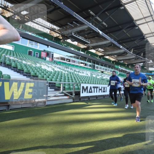 06.10.2024 - 19. swb-Marathon Bremen Yannick Fuchs http://msf.ph/oto/7362210 06.10.2024 10:30:09 Laufen im Stadion 7060, 7061, 7146, 7176, 7193, 7340, 7361, 7412, 7451, 7542, 7585, 7613, 7620, 7629, 7630, 7696, 7698, 7752, 7784, 7823, 7870, 7931, 7962, 7989, 8041, 8109, 8186, 8219, 8223, 8290, 8328, 8332, 8333, 8354, 8362, 8428, 8440, 8465, 8477, 8524, 8552, 8629, 8639, 8748, 8763, 8767, 8768, 8783, 8794, 8802, 8803, 8834, 8841, 8854, 8869, 8897, 8933, 8954, 9008, 9023, 9065, 9081 meine-sportfotos.de