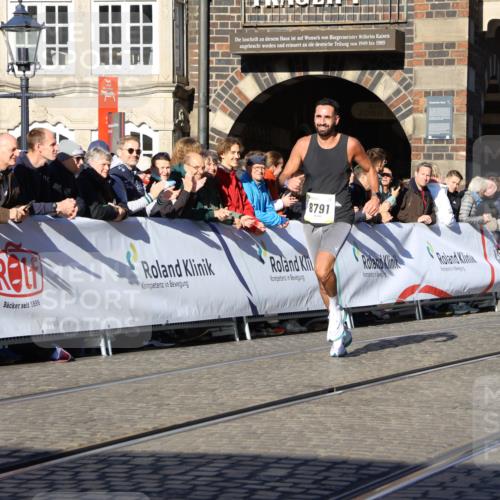 06.10.2024 - 19. swb-Marathon Bremen Strokosch-Dieckow http://msf.ph/oto/7362239 06.10.2024 10:35:03 Ziel 8577, 8791, 8983 meine-sportfotos.de