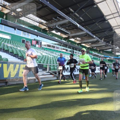 06.10.2024 - 19. swb-Marathon Bremen Yannick Fuchs http://msf.ph/oto/7362245 06.10.2024 10:30:11 Laufen im Stadion 7060, 7061, 7146, 7176, 7193, 7340, 7361, 7412, 7451, 7542, 7585, 7613, 7620, 7629, 7630, 7696, 7698, 7752, 7784, 7823, 7962, 7989, 8041, 8109, 8186, 8219, 8223, 8290, 8328, 8332, 8333, 8354, 8362, 8428, 8440, 8465, 8477, 8524, 8552, 8629, 8639, 8748, 8763, 8767, 8768, 8783, 8794, 8802, 8803, 8834, 8841, 8869, 8897, 8898, 8933, 8954, 9008, 9023, 9065, 9081 meine-sportfotos.de