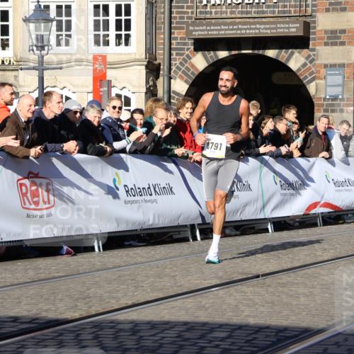 06.10.2024 - 19. swb-Marathon Bremen Strokosch-Dieckow http://msf.ph/oto/7362274 06.10.2024 10:35:03 Ziel 8577, 8791, 8983 meine-sportfotos.de