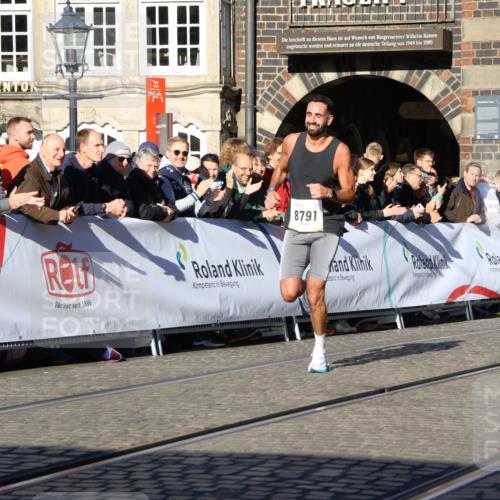 06.10.2024 - 19. swb-Marathon Bremen Strokosch-Dieckow http://msf.ph/oto/7362284 06.10.2024 10:35:03 Ziel 8577, 8791, 8983 meine-sportfotos.de