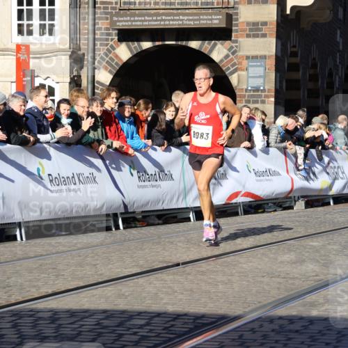 06.10.2024 - 19. swb-Marathon Bremen Strokosch-Dieckow http://msf.ph/oto/7362323 06.10.2024 10:35:14 Ziel 7098, 8577, 8983 meine-sportfotos.de
