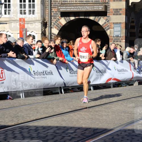 06.10.2024 - 19. swb-Marathon Bremen Strokosch-Dieckow http://msf.ph/oto/7362356 06.10.2024 10:35:14 Ziel 7098, 8577, 8983 meine-sportfotos.de