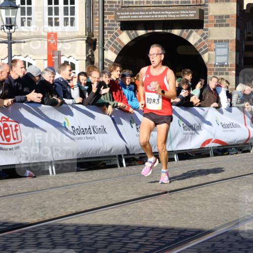 06.10.2024 - 19. swb-Marathon Bremen Strokosch-Dieckow http://msf.ph/oto/7362365 06.10.2024 10:35:14 Ziel 7098, 8577, 8983 meine-sportfotos.de