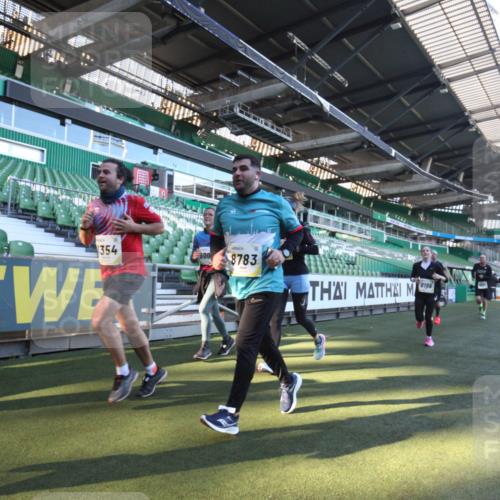 06.10.2024 - 19. swb-Marathon Bremen Yannick Fuchs http://msf.ph/oto/7362368 06.10.2024 10:30:26 Laufen im Stadion 7029, 7046, 7053, 7144, 7176, 7302, 7361, 7412, 7585, 7613, 7620, 7629, 7630, 7698, 7752, 7962, 8036, 8041, 8109, 8186, 8219, 8223, 8290, 8328, 8332, 8333, 8354, 8428, 8440, 8465, 8469, 8477, 8524, 8552, 8622, 8629, 8639, 8748, 8783, 8794, 8802, 8803, 8834, 8841, 8897, 8898, 8931, 8933, 9008, 9023, 9065, 9081 meine-sportfotos.de