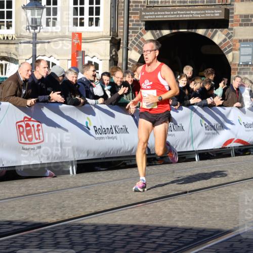 06.10.2024 - 19. swb-Marathon Bremen Strokosch-Dieckow http://msf.ph/oto/7362392 06.10.2024 10:35:14 Ziel 7098, 8577, 8983 meine-sportfotos.de