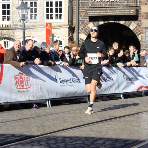 06.10.2024 - 19. swb-Marathon Bremen Strokosch-Dieckow http://msf.ph/oto/7362452 06.10.2024 10:35:18 Ziel 7098, 8577, 8983 meine-sportfotos.de