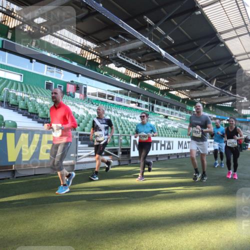 06.10.2024 - 19. swb-Marathon Bremen Yannick Fuchs http://msf.ph/oto/7362535 06.10.2024 10:30:59 Laufen im Stadion 7004, 7029, 7044, 7046, 7053, 7089, 7144, 7213, 7250, 7261, 7302, 7362, 7458, 7659, 7785, 7947, 8023, 8058, 8245, 8268, 8274, 8388, 8392, 8433, 8437, 8469, 8512, 8520, 8521, 8538, 8553, 8586, 8605, 8622, 8633, 8634, 8646, 8674, 8717, 8810, 8823, 8883, 8892, 8931, 8958, 8960, 8985, 9012, 9035, 9075, 9119, 9131 meine-sportfotos.de