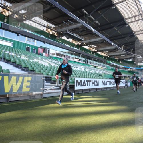 06.10.2024 - 19. swb-Marathon Bremen Yannick Fuchs http://msf.ph/oto/7362544 06.10.2024 10:31:03 Laufen im Stadion 7004, 7044, 7046, 7089, 7213, 7250, 7261, 7362, 7458, 7659, 7730, 7785, 7806, 7947, 7990, 8014, 8023, 8058, 8245, 8267, 8268, 8274, 8346, 8388, 8392, 8433, 8437, 8512, 8520, 8521, 8538, 8553, 8586, 8605, 8622, 8633, 8634, 8646, 8674, 8717, 8810, 8823, 8883, 8892, 8931, 8958, 8960, 8985, 9012, 9035, 9075, 9119, 9131 meine-sportfotos.de