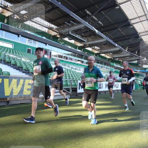 06.10.2024 - 19. swb-Marathon Bremen Yannick Fuchs http://msf.ph/oto/7362565 06.10.2024 10:31:07 Laufen im Stadion 7004, 7044, 7046, 7089, 7213, 7250, 7261, 7362, 7458, 7546, 7659, 7730, 7785, 7806, 7947, 7990, 8014, 8023, 8058, 8245, 8267, 8268, 8274, 8346, 8388, 8392, 8433, 8437, 8512, 8520, 8521, 8538, 8553, 8586, 8605, 8622, 8633, 8634, 8646, 8674, 8677, 8717, 8776, 8810, 8823, 8883, 8892, 8958, 8960, 8985, 8998, 9012, 9035, 9037, 9075, 9119, 9131 meine-sportfotos.de