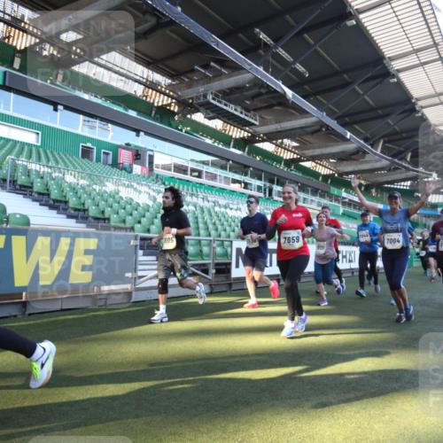 06.10.2024 - 19. swb-Marathon Bremen Yannick Fuchs http://msf.ph/oto/7362653 06.10.2024 10:31:20 Laufen im Stadion 7004, 7044, 7250, 7362, 7439, 7467, 7546, 7659, 7730, 7785, 7806, 7947, 7990, 8014, 8040, 8058, 8237, 8267, 8268, 8274, 8346, 8388, 8392, 8433, 8437, 8459, 8512, 8520, 8521, 8538, 8553, 8586, 8605, 8614, 8624, 8633, 8634, 8646, 8674, 8676, 8677, 8710, 8717, 8761, 8776, 8807, 8823, 8883, 8892, 8958, 8971, 8998, 9012, 9037, 9075, 9119, 9131 meine-sportfotos.de