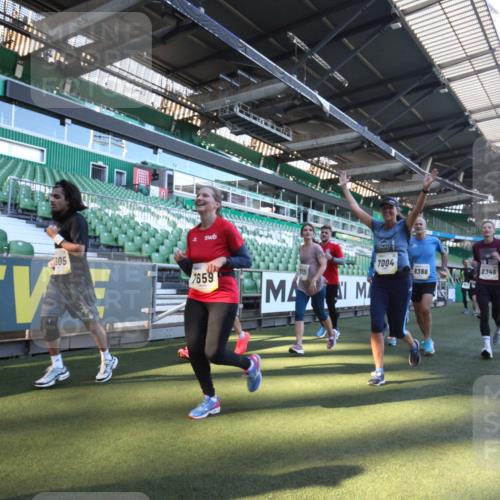 06.10.2024 - 19. swb-Marathon Bremen Yannick Fuchs http://msf.ph/oto/7362657 06.10.2024 10:31:21 Laufen im Stadion 7004, 7044, 7250, 7362, 7439, 7467, 7545, 7546, 7659, 7730, 7785, 7806, 7947, 7990, 8014, 8040, 8058, 8237, 8267, 8268, 8274, 8346, 8388, 8392, 8433, 8437, 8459, 8512, 8520, 8521, 8538, 8553, 8586, 8605, 8614, 8624, 8633, 8634, 8646, 8674, 8676, 8677, 8710, 8717, 8761, 8776, 8807, 8823, 8883, 8958, 8971, 8998, 9012, 9037, 9075, 9119, 9131 meine-sportfotos.de