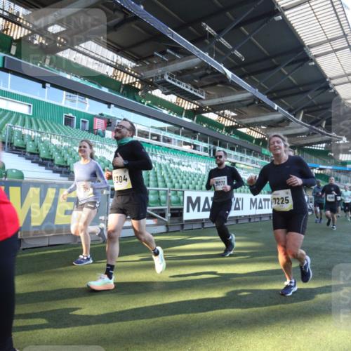 06.10.2024 - 19. swb-Marathon Bremen Yannick Fuchs http://msf.ph/oto/7362798 06.10.2024 10:31:47 Laufen im Stadion 7005, 7007, 7055, 7090, 7225, 7233, 7379, 7380, 7386, 7439, 7467, 7469, 7474, 7486, 7493, 7545, 7546, 7575, 7600, 7628, 7637, 7689, 7750, 7762, 7782, 7794, 7847, 7850, 7872, 7894, 7974, 8013, 8014, 8040, 8052, 8061, 8123, 8132, 8233, 8237, 8276, 8304, 8305, 8413, 8416, 8418, 8459, 8557, 8576, 8584, 8614, 8624, 8676, 8677, 8710, 8744, 8757, 8761, 8769, 8776, 8807, 8826, 8874, 8946, 8971, 8998, 9037 meine-sportfotos.de