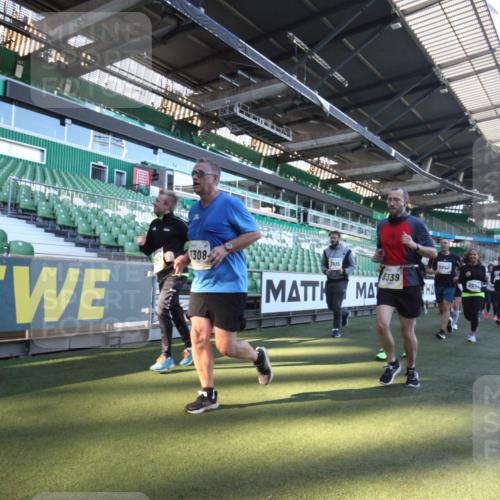 06.10.2024 - 19. swb-Marathon Bremen Yannick Fuchs http://msf.ph/oto/7363120 06.10.2024 10:32:21 Laufen im Stadion 7050, 7055, 7087, 7090, 7179, 7189, 7308, 7379, 7382, 7386, 7415, 7425, 7457, 7469, 7481, 7482, 7493, 7551, 7600, 7637, 7689, 7750, 7846, 7850, 7894, 7974, 7975, 8045, 8052, 8061, 8111, 8112, 8119, 8132, 8161, 8162, 8231, 8276, 8317, 8322, 8324, 8325, 8339, 8359, 8377, 8413, 8418, 8431, 8576, 8584, 8598, 8616, 8641, 8682, 8683, 8738, 8744, 8756, 8757, 8759, 8772, 8790, 8822, 8826, 8840, 8867, 8868, 8874, 8936, 8949, 8964, 9115 meine-sportfotos.de