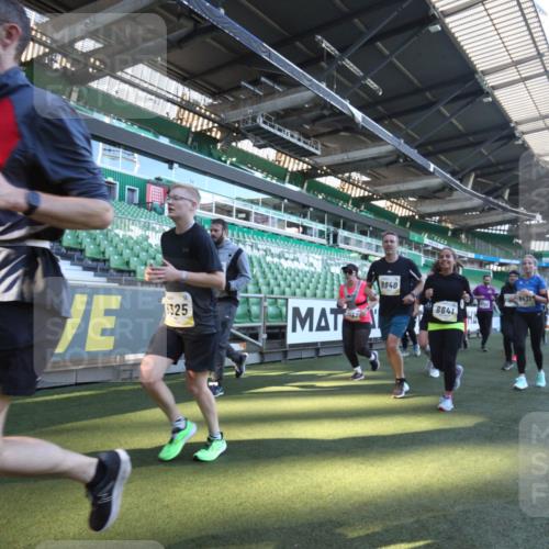 06.10.2024 - 19. swb-Marathon Bremen Yannick Fuchs http://msf.ph/oto/7363141 06.10.2024 10:32:22 Laufen im Stadion 7050, 7055, 7087, 7090, 7179, 7189, 7308, 7379, 7382, 7386, 7415, 7425, 7457, 7469, 7481, 7482, 7493, 7551, 7600, 7637, 7689, 7750, 7846, 7850, 7894, 7975, 8045, 8052, 8061, 8111, 8112, 8119, 8132, 8161, 8162, 8231, 8276, 8317, 8322, 8324, 8325, 8339, 8359, 8377, 8413, 8418, 8431, 8576, 8584, 8598, 8616, 8641, 8682, 8683, 8738, 8744, 8756, 8757, 8759, 8772, 8790, 8822, 8826, 8840, 8867, 8868, 8874, 8936, 8949, 8964, 9115 meine-sportfotos.de