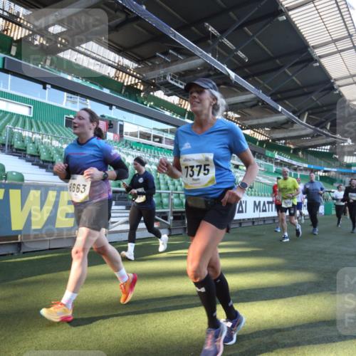 06.10.2024 - 19. swb-Marathon Bremen Yannick Fuchs http://msf.ph/oto/7363381 06.10.2024 10:32:56 Laufen im Stadion 7028, 7049, 7050, 7057, 7108, 7125, 7126, 7316, 7317, 7333, 7354, 7373, 7375, 7425, 7442, 7477, 7499, 7506, 7574, 7621, 7656, 7678, 7734, 7735, 7751, 7758, 7801, 7849, 7865, 8020, 8022, 8034, 8045, 8048, 8137, 8189, 8314, 8315, 8317, 8348, 8361, 8384, 8432, 8479, 8485, 8504, 8540, 8643, 8663, 8686, 8700, 8705, 8724, 8759, 8852, 8858, 8864, 8934, 8986, 9059, 9112, 9114, 9115, 9117 meine-sportfotos.de
