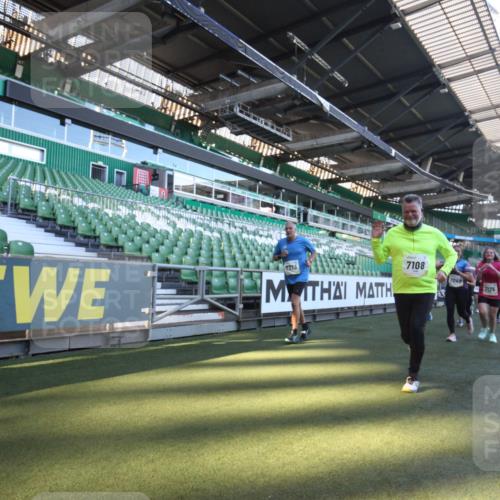 06.10.2024 - 19. swb-Marathon Bremen Yannick Fuchs http://msf.ph/oto/7363476 06.10.2024 10:33:09 Laufen im Stadion 7028, 7049, 7057, 7108, 7125, 7269, 7316, 7317, 7333, 7354, 7373, 7375, 7442, 7477, 7499, 7506, 7509, 7510, 7574, 7621, 7656, 7678, 7734, 7735, 7751, 7758, 7801, 7849, 7865, 7898, 8020, 8022, 8034, 8048, 8153, 8189, 8194, 8224, 8241, 8308, 8314, 8315, 8361, 8384, 8432, 8451, 8479, 8485, 8504, 8540, 8643, 8663, 8686, 8705, 8724, 8852, 8858, 8864, 8934, 8986, 9041, 9059, 9112, 9114, 9117, 9126 meine-sportfotos.de