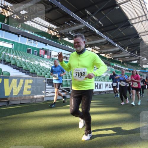 06.10.2024 - 19. swb-Marathon Bremen Yannick Fuchs http://msf.ph/oto/7363481 06.10.2024 10:33:10 Laufen im Stadion 7028, 7049, 7057, 7108, 7125, 7269, 7316, 7317, 7333, 7354, 7373, 7375, 7442, 7477, 7506, 7509, 7510, 7574, 7621, 7656, 7678, 7734, 7735, 7751, 7758, 7801, 7849, 7898, 8020, 8022, 8034, 8048, 8153, 8189, 8194, 8224, 8241, 8308, 8314, 8315, 8384, 8432, 8451, 8479, 8485, 8504, 8540, 8643, 8663, 8686, 8705, 8724, 8852, 8858, 8864, 8934, 8986, 9041, 9059, 9112, 9114, 9117, 9126 meine-sportfotos.de