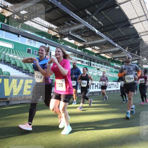 06.10.2024 - 19. swb-Marathon Bremen Yannick Fuchs http://msf.ph/oto/7363492 06.10.2024 10:33:12 Laufen im Stadion 7028, 7049, 7057, 7108, 7125, 7201, 7269, 7316, 7317, 7333, 7354, 7373, 7375, 7442, 7477, 7506, 7509, 7510, 7621, 7656, 7678, 7734, 7735, 7751, 7758, 7801, 7849, 7898, 8020, 8022, 8034, 8048, 8153, 8189, 8194, 8195, 8224, 8241, 8308, 8314, 8315, 8384, 8451, 8479, 8485, 8504, 8540, 8611, 8643, 8653, 8663, 8686, 8705, 8724, 8852, 8858, 8864, 8986, 9041, 9053, 9059, 9112, 9114, 9126 meine-sportfotos.de