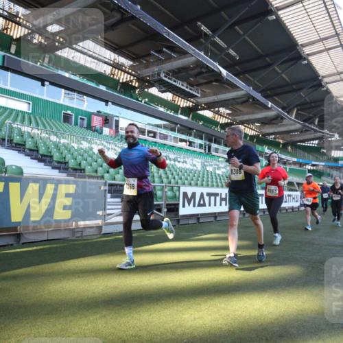 06.10.2024 - 19. swb-Marathon Bremen Yannick Fuchs http://msf.ph/oto/7363634 06.10.2024 10:33:33 Laufen im Stadion 7076, 7122, 7123, 7201, 7202, 7203, 7264, 7269, 7282, 7330, 7332, 7333, 7358, 7404, 7418, 7509, 7510, 7577, 7608, 7663, 7723, 7801, 7855, 7867, 7869, 7886, 7898, 7997, 8034, 8113, 8153, 8189, 8194, 8195, 8224, 8241, 8263, 8269, 8308, 8384, 8451, 8534, 8540, 8579, 8607, 8608, 8611, 8612, 8653, 8798, 8852, 8864, 8986, 9003, 9041, 9053, 9059, 9072, 9073, 9114, 9126 meine-sportfotos.de