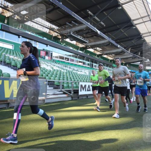 06.10.2024 - 19. swb-Marathon Bremen Yannick Fuchs http://msf.ph/oto/7363690 06.10.2024 10:33:41 Laufen im Stadion 7076, 7122, 7123, 7201, 7202, 7203, 7227, 7264, 7269, 7282, 7330, 7332, 7358, 7404, 7418, 7509, 7510, 7577, 7608, 7663, 7723, 7811, 7832, 7855, 7867, 7869, 7886, 7898, 7997, 8113, 8153, 8178, 8179, 8190, 8194, 8195, 8224, 8241, 8263, 8269, 8308, 8326, 8399, 8451, 8463, 8534, 8579, 8607, 8608, 8611, 8612, 8640, 8653, 8798, 9003, 9041, 9053, 9072, 9073, 9126 meine-sportfotos.de