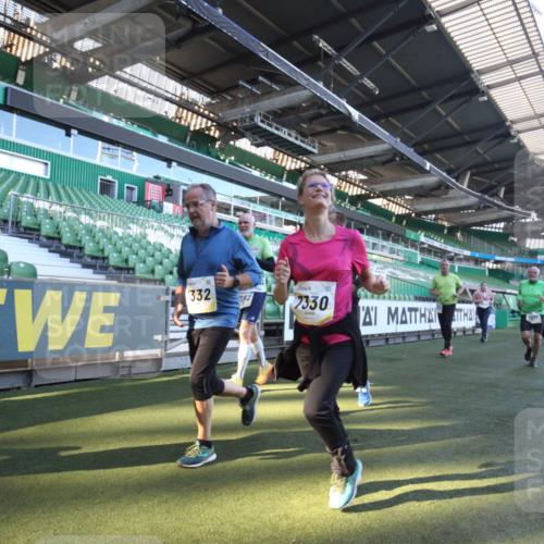 06.10.2024 - 19. swb-Marathon Bremen Yannick Fuchs http://msf.ph/oto/7363763 06.10.2024 10:33:48 Laufen im Stadion 7040, 7076, 7122, 7123, 7130, 7201, 7202, 7203, 7227, 7264, 7269, 7282, 7330, 7332, 7358, 7404, 7418, 7577, 7608, 7663, 7693, 7723, 7811, 7832, 7848, 7855, 7867, 7869, 7886, 7935, 7997, 8033, 8113, 8178, 8179, 8190, 8195, 8197, 8208, 8235, 8236, 8263, 8269, 8293, 8308, 8326, 8382, 8399, 8414, 8415, 8435, 8451, 8463, 8534, 8546, 8579, 8607, 8608, 8611, 8612, 8640, 8653, 8694, 8707, 8798, 9003, 9041, 9053, 9072, 9073 meine-sportfotos.de