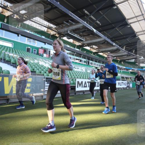 06.10.2024 - 19. swb-Marathon Bremen Yannick Fuchs http://msf.ph/oto/7363795 06.10.2024 10:33:53 Laufen im Stadion 7040, 7076, 7122, 7123, 7130, 7201, 7202, 7203, 7227, 7264, 7269, 7282, 7330, 7332, 7358, 7404, 7418, 7577, 7608, 7663, 7693, 7718, 7723, 7811, 7832, 7848, 7855, 7867, 7869, 7886, 7935, 7997, 8005, 8006, 8017, 8033, 8107, 8113, 8178, 8179, 8190, 8195, 8197, 8208, 8235, 8236, 8263, 8269, 8293, 8326, 8338, 8382, 8399, 8414, 8415, 8435, 8463, 8534, 8546, 8572, 8579, 8607, 8608, 8611, 8612, 8640, 8644, 8653, 8694, 8707, 8798, 9003, 9053, 9072, 9073 meine-sportfotos.de