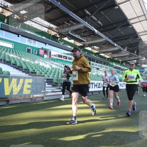 06.10.2024 - 19. swb-Marathon Bremen Yannick Fuchs http://msf.ph/oto/7364066 06.10.2024 10:34:23 Laufen im Stadion 7040, 7048, 7130, 7156, 7221, 7223, 7227, 7242, 7255, 7262, 7307, 7352, 7377, 7383, 7395, 7436, 7446, 7507, 7532, 7693, 7718, 7722, 7745, 7775, 7811, 7844, 7848, 7909, 7910, 7918, 7929, 7935, 7971, 7980, 7987, 8005, 8006, 8017, 8027, 8033, 8085, 8107, 8115, 8122, 8166, 8197, 8203, 8208, 8229, 8235, 8236, 8270, 8283, 8293, 8326, 8338, 8363, 8382, 8398, 8399, 8414, 8415, 8435, 8463, 8546, 8550, 8572, 8644, 8670, 8678, 8694, 8707, 8736, 9015 meine-sportfotos.de