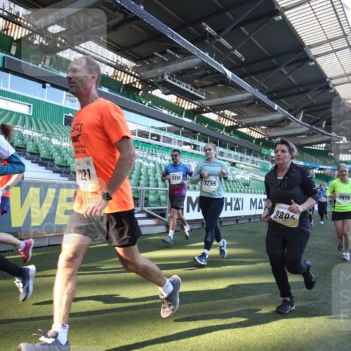 06.10.2024 - 19. swb-Marathon Bremen Yannick Fuchs http://msf.ph/oto/7364109 06.10.2024 10:34:29 Laufen im Stadion 7040, 7048, 7130, 7156, 7221, 7223, 7242, 7255, 7262, 7307, 7352, 7377, 7383, 7395, 7413, 7436, 7446, 7502, 7507, 7532, 7587, 7679, 7680, 7718, 7722, 7745, 7757, 7775, 7844, 7909, 7910, 7918, 7926, 7929, 7954, 7971, 7980, 7981, 7987, 8005, 8006, 8017, 8027, 8085, 8107, 8115, 8122, 8166, 8197, 8203, 8208, 8229, 8246, 8270, 8283, 8293, 8338, 8363, 8382, 8398, 8435, 8472, 8494, 8495, 8496, 8541, 8542, 8550, 8572, 8644, 8670, 8678, 8707, 8736, 8839, 9015 meine-sportfotos.de