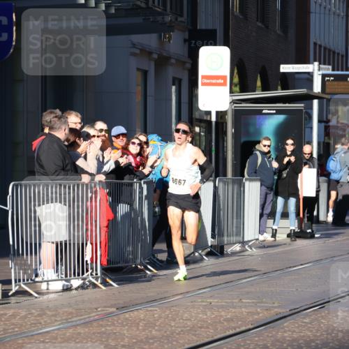 06.10.2024 - 19. swb-Marathon Bremen Strokosch-Dieckow http://msf.ph/oto/7364145 06.10.2024 10:25:47 Laufen 8667 meine-sportfotos.de
