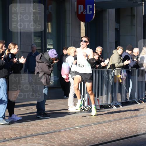 06.10.2024 - 19. swb-Marathon Bremen Strokosch-Dieckow http://msf.ph/oto/7364192 06.10.2024 10:25:50 Laufen 8667 meine-sportfotos.de