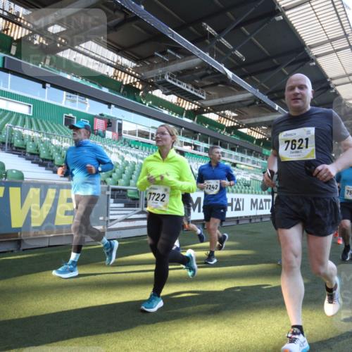06.10.2024 - 19. swb-Marathon Bremen Yannick Fuchs http://msf.ph/oto/7364207 06.10.2024 10:34:37 Laufen im Stadion 7048, 7156, 7204, 7221, 7223, 7242, 7255, 7262, 7307, 7335, 7352, 7377, 7383, 7395, 7413, 7436, 7443, 7446, 7502, 7507, 7532, 7587, 7679, 7680, 7722, 7745, 7757, 7772, 7773, 7775, 7844, 7864, 7909, 7910, 7918, 7926, 7929, 7954, 7971, 7980, 7981, 7987, 8017, 8027, 8085, 8107, 8115, 8118, 8122, 8152, 8166, 8203, 8229, 8246, 8270, 8283, 8363, 8398, 8472, 8494, 8495, 8496, 8539, 8541, 8542, 8550, 8572, 8644, 8670, 8678, 8736, 8839, 8848, 9015 meine-sportfotos.de